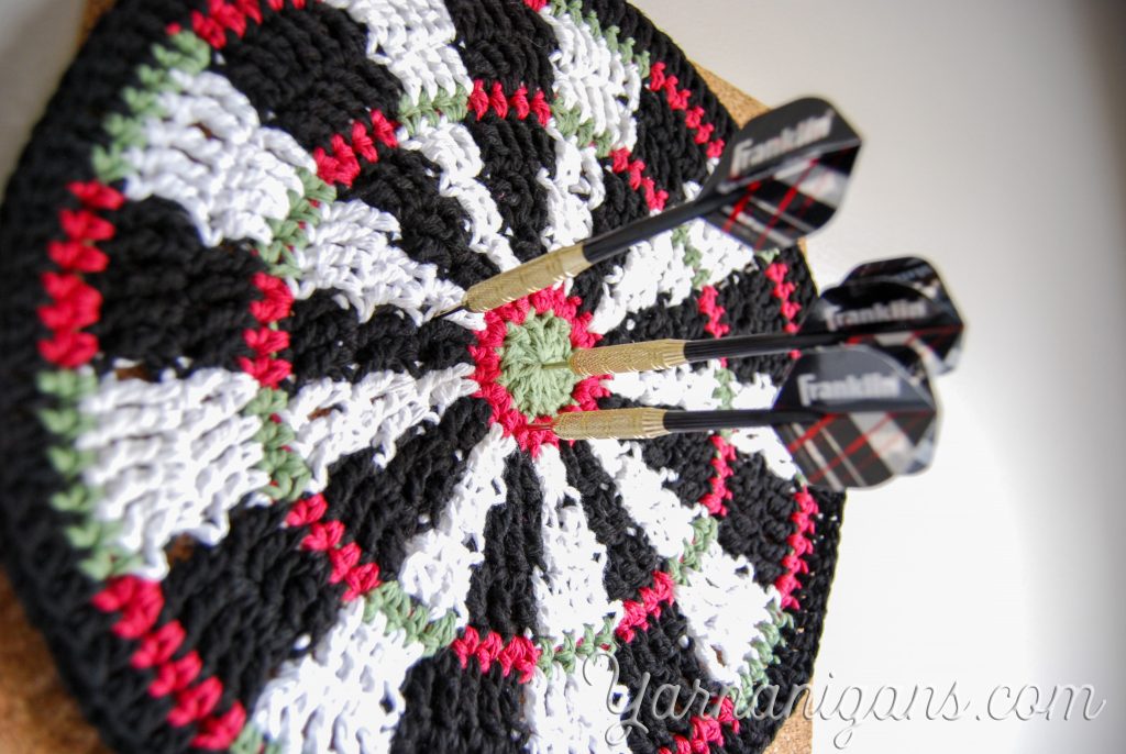 crochet dartboard mandala project blog featured image
